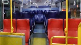 新北市，淡水，客運，公車，玻璃，碎裂