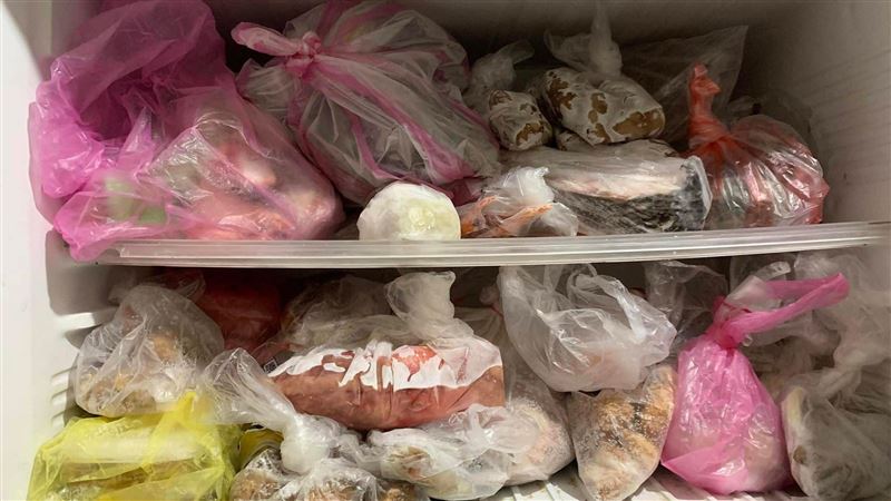 危機感爆棚！阿嬤每天囤貨「塞爆5冰箱」