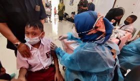印尼開始為孩童施打疫苗