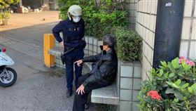 失智翁徹夜走數十公里！仁武警靠「羊肉店」關鍵　協助返家（圖／高雄仁武分局提供）