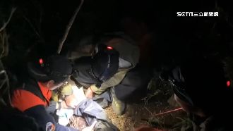 女獨自登山受困！搜救員輪流揹她下山