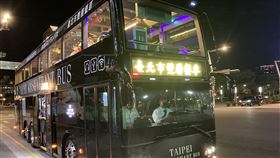 北市雙層觀光餐車啟航（1）台北市政府觀光傳播局攜手旅宿業者推出雙層觀光餐車，首梯次於14日啟航。中央社記者陳昱婷攝  110年12月15日