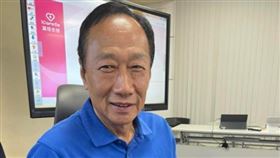 郭台銘,鴻海,閱報,報紙,數位,紙本,APP,郭董（圖／翻攝自郭台銘臉書）