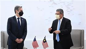 布林肯與馬國外長會面  討論緬甸及南海議題美國國務卿布林肯（左）訪問馬來西亞，15日與馬國外長塞福丁會面，雙方討論了緬甸及南海等議題。（馬來西亞外交部提供） 中央社記者侯姿瑩新加坡傳真  110年12月15日