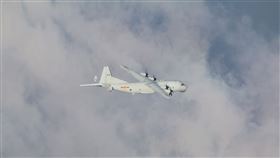 空軍今日發布共機動態，2架共機（1架運8反潛機、1架運9通信對抗機）白天侵擾台灣西南防空識別區（ADIZ）。（圖／翻攝自國防部）