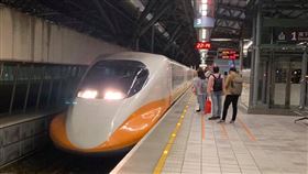 陳奕齊趕高鐵回家，女兒露出不可置信表情。（圖／翻攝自陳奕齊臉書）