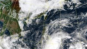 雷伊轉強颱「全台有雨」！週五東北風南下　強度接近冷氣團　圖／中央氣象局