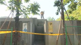 顏家招待所，限令過2天，怪手拆，圍牆，屋瓦拆除 (圖/翻攝畫面)