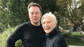 大塊文化提供＋Maye Musk提供」與大兒子伊隆＋翻攝自Maye Musk　ＩＧ