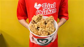 拿坡里炸雞店腿排桶回歸，整桶只要188元。（圖／業者提供）