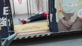 嬤公車上撞頭暈倒　小六女童冷靜報案