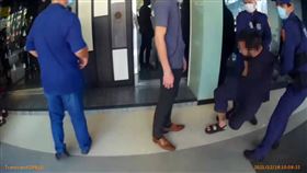 鬥毆,白天,酒吧,吵雜