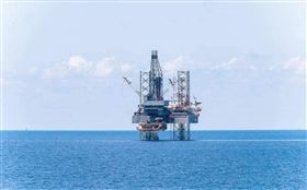 半潛台,爆廢公社