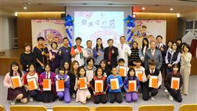 推廣孝道正能量  碧英孝行獎表揚苗栗12學子大千慈善基金會為推行孝道、鼓勵苗栗學子孝行事蹟，特別舉辦「碧英孝行獎」徵選活動，今年共有12名學生獲獎，16日舉行頒獎典禮。（大千慈善基金會提供）中央社記者管瑞平傳真  110年12月16日