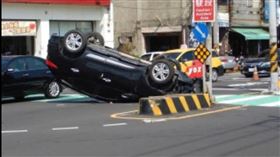 彰化縣和美鎮的彰美路與孝德路口「行人庇護島」，5個月害3車翻覆