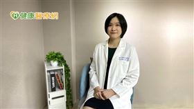 林子閔主任表示，針對皮肌炎合併肺纖維化，在現行治療準則之下，可用抗肺纖維化藥物搭配低劑量類固醇，及適當口服免疫調節劑等多種治療並用來控制病情。