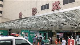 亞東醫院爆院內傳染（3）新北市板橋區亞東醫院爆發院內傳染案件，共有7人確診。目前門診降載且住院病人只出不進，急診病患住院前均需進行PCR篩檢。中央社記者王騰毅攝  110年5月17日