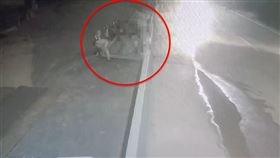 大潭電廠,鐵門,工人,（圖／翻攝畫面）