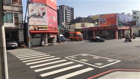 作家米果在臉書上發文指出台南行人號誌不足。（圖／記者王宣晴攝影）