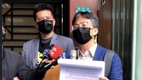 ▲蘇偉碩赴北檢對農委會及主委陳吉仲告發加重誹謗、違反公投法。（圖／翻攝自蘇偉碩醫師臉書粉專）