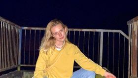 網紅視訊嗨過頭！超巨玩具卡進下體　醫徒手「掏寶」才取出。Rosiee Sunshine IG