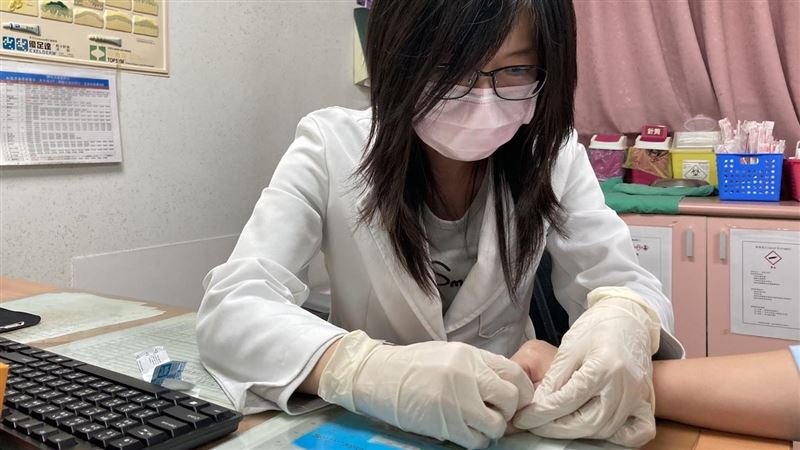 愈抓愈癢！對付煩人「汗皰疹」有撇步