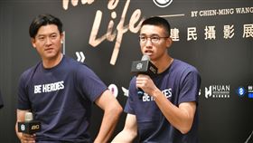 ▲中信兄弟選手林志綱（右）出席王建民彰化攝影展記者會。（圖/
展逸國際行銷提供）