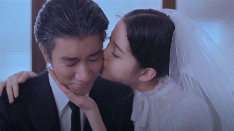 王力宏吻歐陽娜娜秀父愛　真相太諷刺