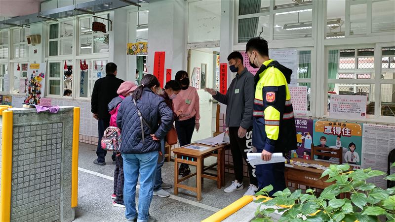 7萬警力護公投！全台7人違規遭送辦