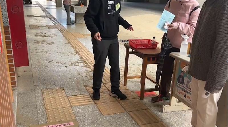 新／又是蓋錯章！竹縣5旬婦撕公投票
