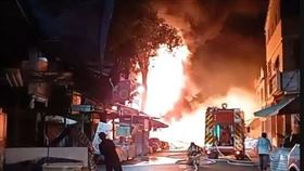 安平老街,大火,台南,安平區,蚵仔煎,（圖／翻攝自記者爆料網）