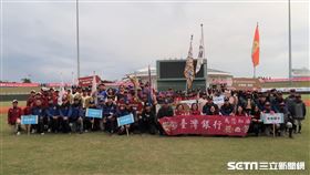 林智勝和小球員合照。（圖／記者王怡翔攝影）