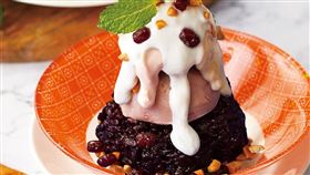 瓦城與非常泰共同推出全新創意甜品泰式舒芙蕾。（圖／品牌提供）
