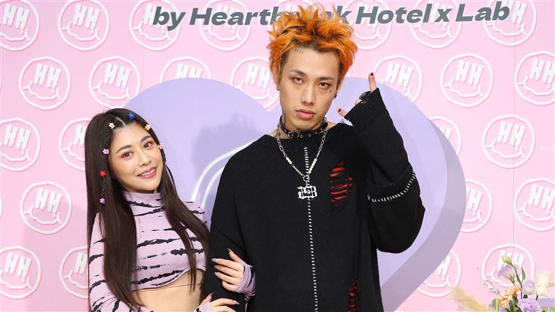 獨／林吟蔚成闆娘　親弟樂幫女粉洗頭