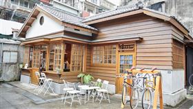 西側大門為現代與復古的融合。