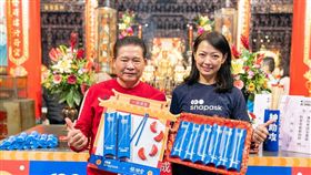 ▲Snapask 時課問特邀大甲鎮瀾宮加入為考生祈福的行列，拜請大甲媽祖娘娘與文昌帝君成為考生最神隊友（圖左）為財團法人大甲鎮瀾宮副董事長鄭銘坤、（圖右）為 Snapask 時課問幕僚長蘇詩涵。（圖／業者提供）