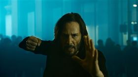 《駭客任務》基努李維。（圖／華納兄弟提供）