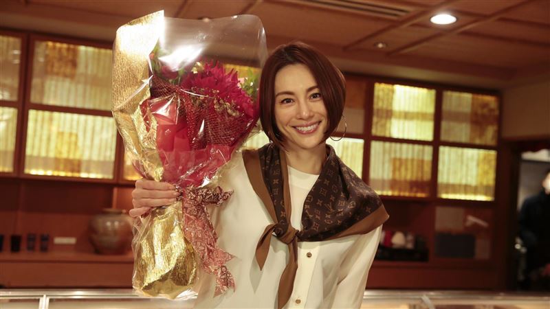 米倉涼子參與《派遣女醫X》錄製，廣受好評。（圖／翻攝自推特）