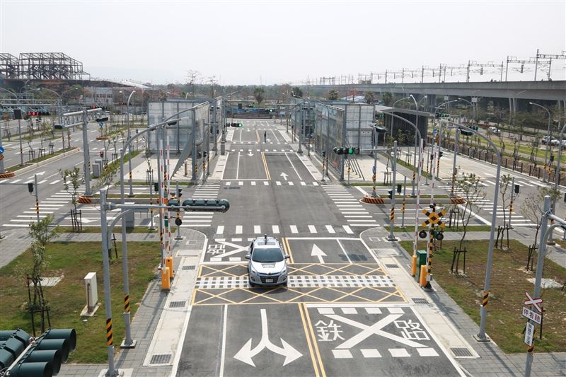 台南市府與臺灣智駕測試實驗室合作，引進車輛研究測試中心（ARTC）在沙崙智慧綠能科學城內設置全國第一座智駕車測試場域（圖／台南市經發局提供）