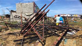 颱風雷伊襲菲律賓 施亞高島斷垣殘壁超級颱風雷伊橫掃菲律賓中部和南部，釀慘重災情。施亞高島（Siargao）一處社區四處只見斷垣殘壁。（Espoir小學提供）中央社記者陳妍君馬尼拉傳真 110年12月20日