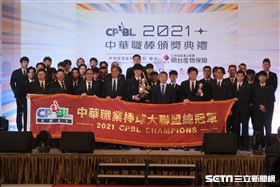 中信兄弟總冠軍，林威助獲得最佳總教練。（圖／記者王怡翔攝影）