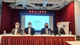 台北國賓危老改建 餐廳4月中旬異地營業國賓飯店首席顧問林興國（左2）20日在台灣證券交易所舉辦法人說明會表示，台北國賓通過危老改建申請，客房業務已暫停，餐廳則營業至4月中旬，轉到富邦遼寧大樓繼續營業。中央社記者潘智義攝  110年12月20日