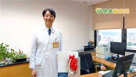 近年來長效型左心室輔助器使用普及率提升，張效煌醫師指出，國外有許多報告都顯示，長效型左心室輔助器使用年限，在特定族群患者身上已逐漸超過心臟移植的效果。