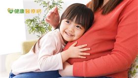 臺北市政府衛生局更於今(110)年聯合5家院所及民間團體共同推動「周產期高風險孕產婦(兒)追蹤關懷計畫」，強化弱勢族群母嬰健康，提升健康意識、規律產檢。