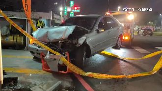 無照酒駕撞2車逃逸　男車頭毀遭逮