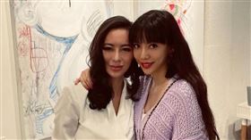  跟小鬼（黃鴻升）、楊丞琳、許瑋甯同為「華岡五人幫」之一的藝術家Elin20日深夜PO出一張與李靚蕾的親密合照/IG