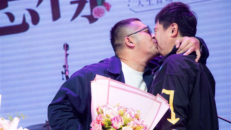 恭喜！齡予被求婚成功　草爺紅包百萬