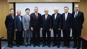 大同新的經營團隊，正式由王光祥（左四）率領專業經理人接手。（圖／大同提供）