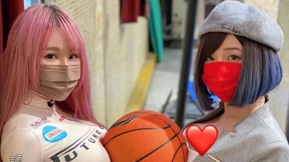 「2大娜美」同框！面對面夾籃球擠爆