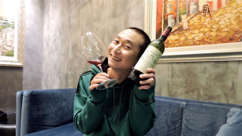 浩子報考超狂證照　要開百萬紅酒慶祝